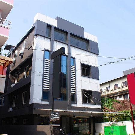 Collection O 8267 Galaxy Inn Kochi Exterior foto