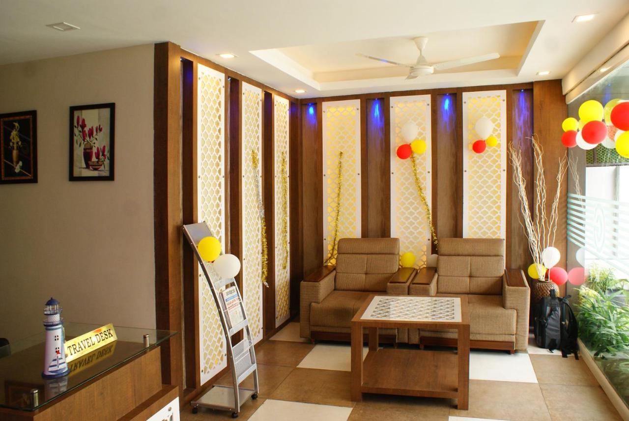 Collection O 8267 Galaxy Inn Kochi Exterior foto